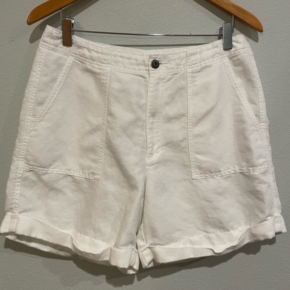 Liz Claiborne Lizwear White Linen blend shorts Size 12 - Picture 1 of 6